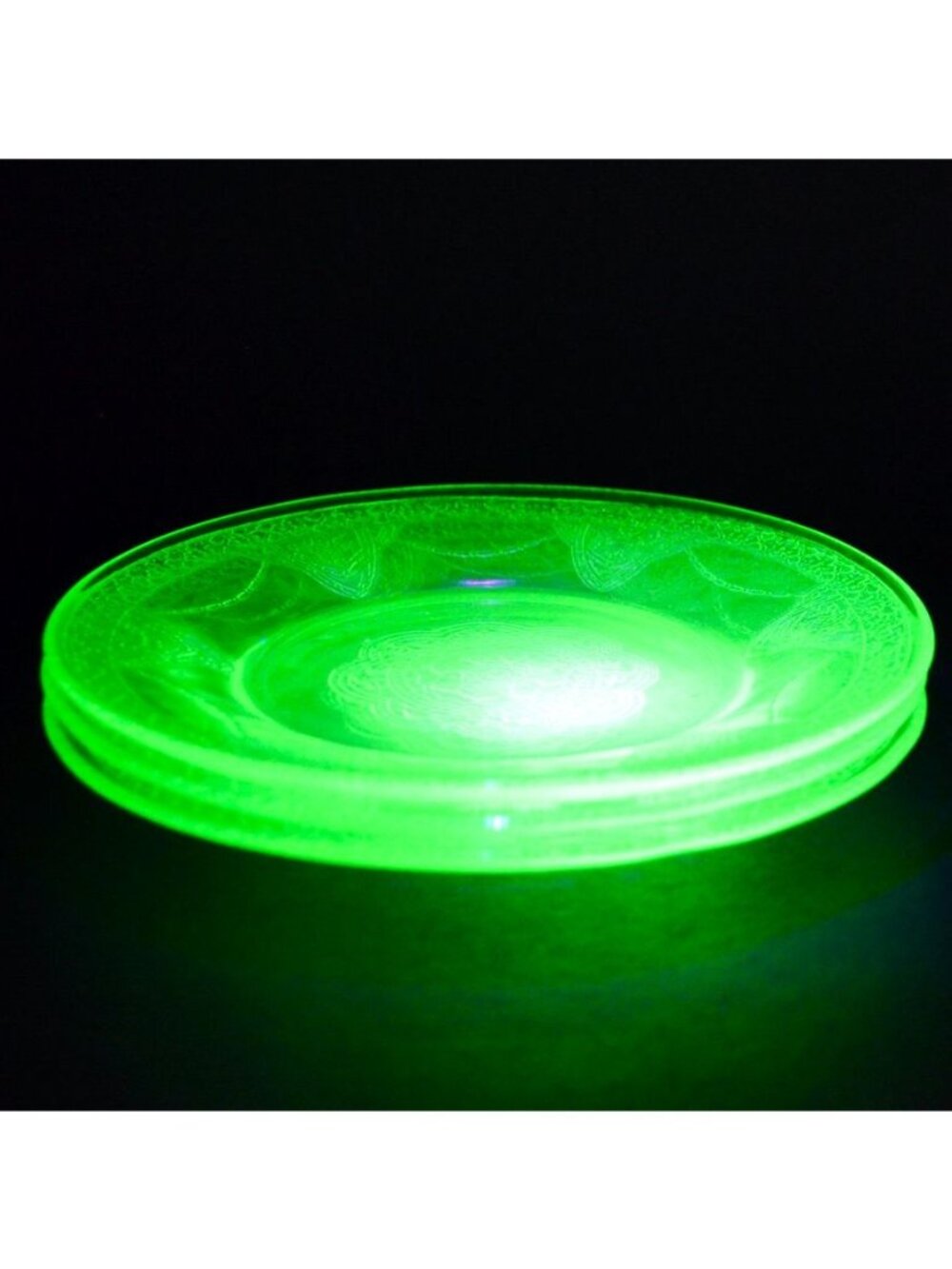 Federal Uranium Vaseline Glass Green Lovebirds Dessert Plates 6"